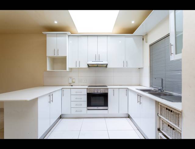 3 BEDROOM APARTMENT FOR SALE IN KENILWORTH